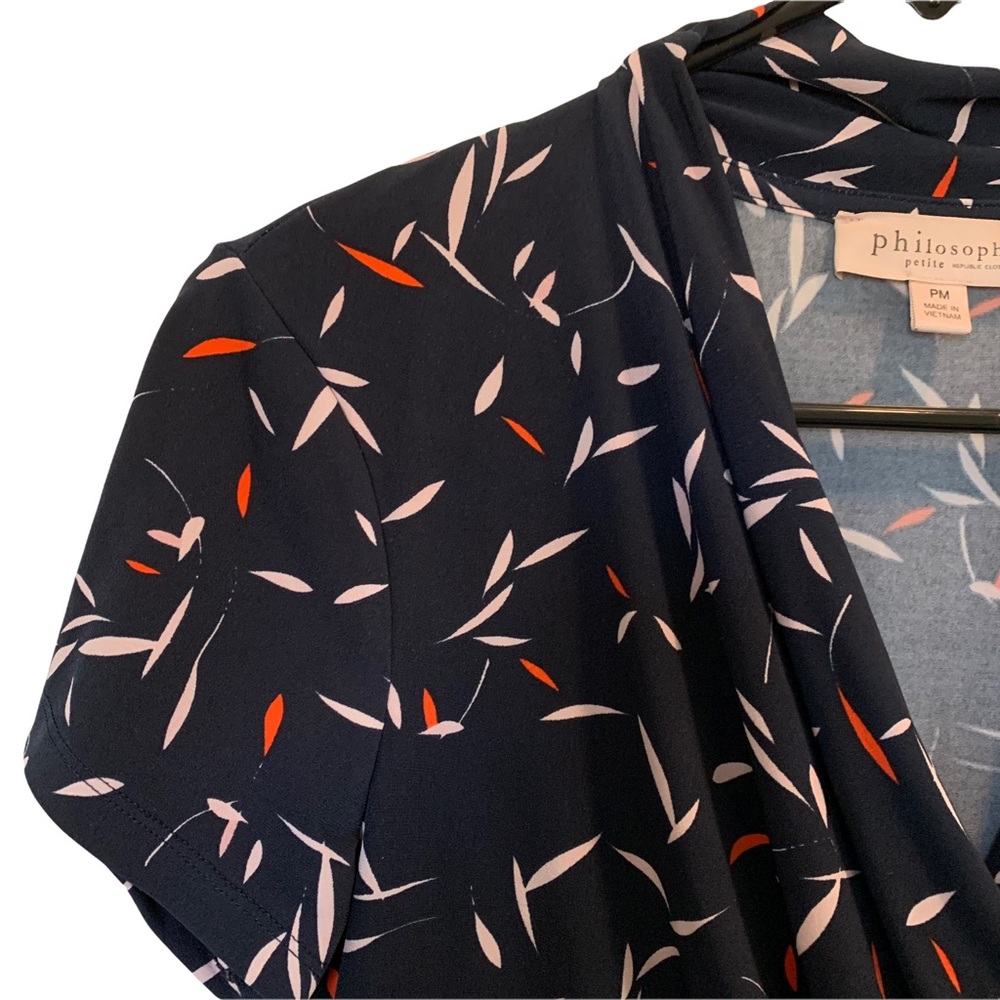 Philosophy Navy V-Neck Blouse Size Medium Petite - Picture 12 of 12